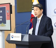 “수업 방해하지 말고 복도로 나가”