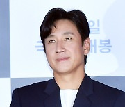 이선균, 잠들기 두려운 남편 현수 [포토엔HD]