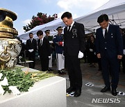 김대중 대통령 묘역 찾은 김기현 대표