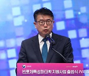 기념사하는 장상윤 차관