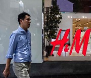 H&M “노동 착취 의혹…미얀마 공장과 거래 단계적 중단”