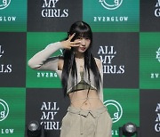 에버글로우 시현, 쇼케이스 무대 中 끈 풀려 '아찔' "상의 내려갈뻔해.."