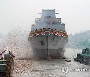 APTOPIX India Warship