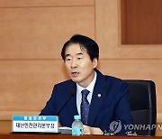 인사말 하는 김성호 본부장