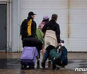 [포토] 피난소로 대피하는 캐나다 북부 주민들