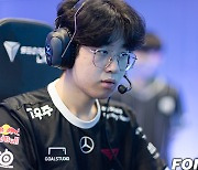 [LCK] 제우스-오너 상체 힘 돋보인 T1, KT 잡고 매치포인트