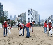 BNK부산은행 임직원 500명, 지역 관광지 환경정화봉사