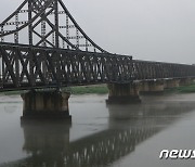 굳게 닫혔던 北국경서 '움직임' 계속… 본격 개방은 언제?