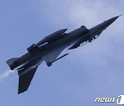 우크라 국방 "F-16 훈련 시작…최소 6개월 걸려"