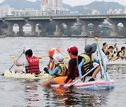 '직접 만든 배를 타고'