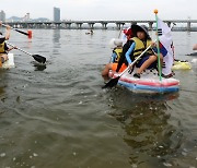 '재활용 배 타고 한강 질주'