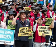 이주노동자 옆에 선 양경수 민주노총 위원장