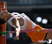 우상혁, 세계선수권 높이뛰기 예선서 2m28 성공…4위로 가뿐히 결선 진출