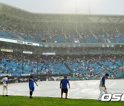 엄청난 양의 소나기 내리는 라팍 [사진]