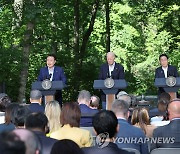 공동기자회견 답변하는 윤석열 대통령