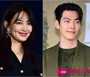 '9년째 장수 커플' 신민아♥김우빈, 연애 전선 '화창'…스태프 결혼식 동반참석+축사 [TEN이슈]