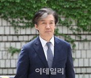 [포토]법정으로 향하는 조국