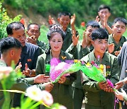 노동신문, 황주긴등물길공사장서 결혼한 북한 노동자들 '미담' 보도