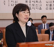 '해병대 사병 사망 수사' 관련 질의 받는 유재은 법무관리관