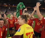 [VIDEO] Pitchside: Spain's full-time celebrations at Women's World Cup final