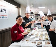 "송편에 담은 온정" 영산대 K-Food조리전공 대학 인근 떡 나눔 '눈길'