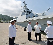 김정은, 한미연합연습 기해 해군 시찰ㆍ순항미사일 발사 참관