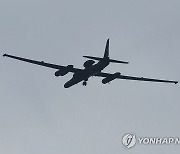 이륙하는 U-2S 고공정찰기