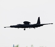 임무 마치고 착륙하는 U-2S