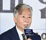 '천박사' 김종수 "가짜 퇴마사 강동원, '착붙'이더라"