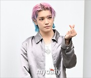 [MD포토] NCT 태용 '하트 수신해줘'