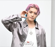 [MD포토] NCT 태용 '훈훈한 볼하트'