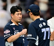 ‘양의지 복귀 첫 타석 홈런 폭발’ 이승엽 감독 “단 한 번의 스윙으로 존재감 보여줬다” [고척 톡톡]