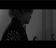 BTS 뷔, 영화 같은 분위기 'Blue' MV 1차 티저…강렬한 흑백 영상