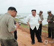 김정은, 평안남도 간석지 침수피해 복구현장 시찰