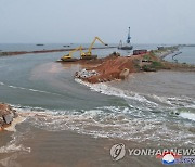 김정은, 평안남도 간석지 침수피해 복구현장 시찰