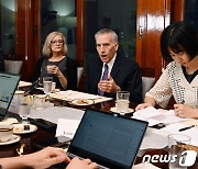 골드버그 美대사과 한국 기자단 간담회