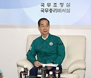 기자단 질의 답변하는 한덕수 국무총리