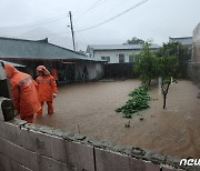 전국 150㎜ 강한 비…경상·강원 낮에 집중호우 [내일날씨]