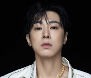 [화보IS] 유노윤호 “20년 뒤에도 하고 싶은 거 하는 애로 남길”