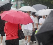 내일 시간당 최대 60㎜ 호우…주말 막바지 폭염