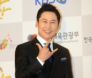 신동엽, 유튜브 술 토크쇼 ‘짠한형’ 론칭…첫 손님은 이효리