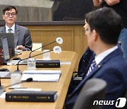 [속보] 한은 총재 "가계부채, 거시적으로 조정할 상황 아냐"