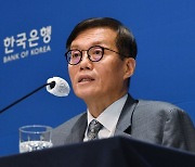 이창용 "불황 왔을 때 부동산 띄우고 대출 늘리는 '유혹' 견뎌야"