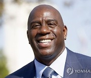 조던, 커리 주장 '반박' "매직이 역대 최고 포인트가드. 커리는 매직 앞서지 못해"-