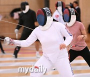 [MD포토] '찌르고, 또 찌르고' 금메달을 향한 열정