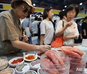 '젓갈 맛보고 가세요'