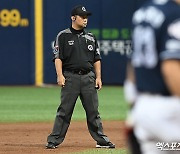 KBO, 24일 두산-키움전서 '심판 무선 인터컴' 시범 운영…"즉각적인 커뮤니케이션 기대"