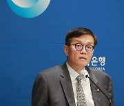 발언하는 이창용 총재