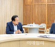 이권재 오산시장, 김동연 지사 만나 문화·관광 협력 제의