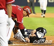 [포토] 안승한 '끝까지 볼을 쥐고'